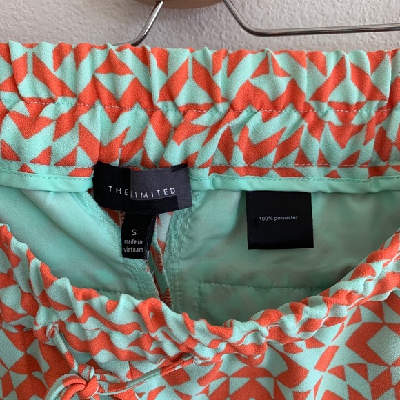 The Limited Geometric Print Shorts - Picture 4 of 4